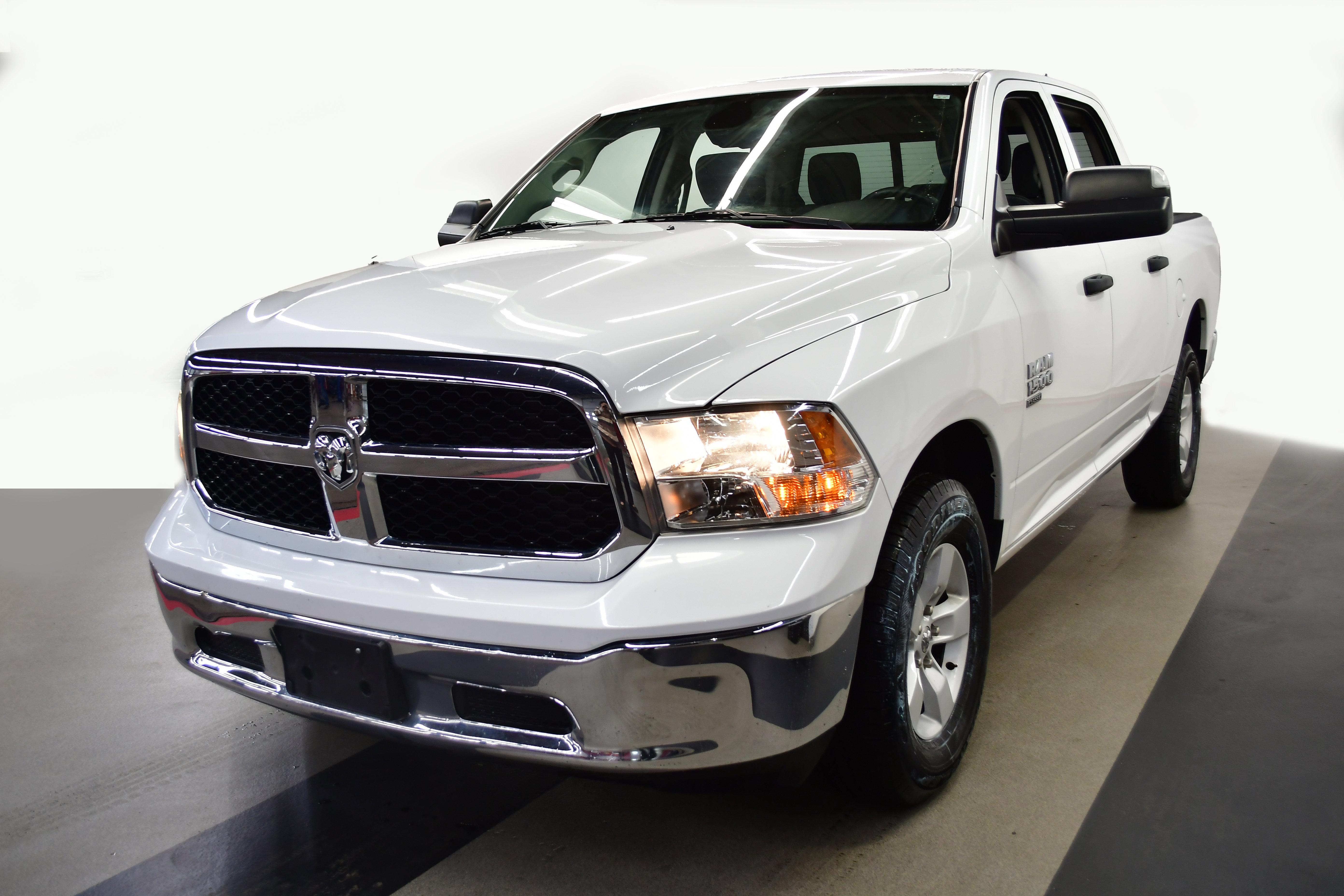 Used 2023 RAM 1500 Classic SLT w/ Trailer & Traction Group AWD/4WD image 4