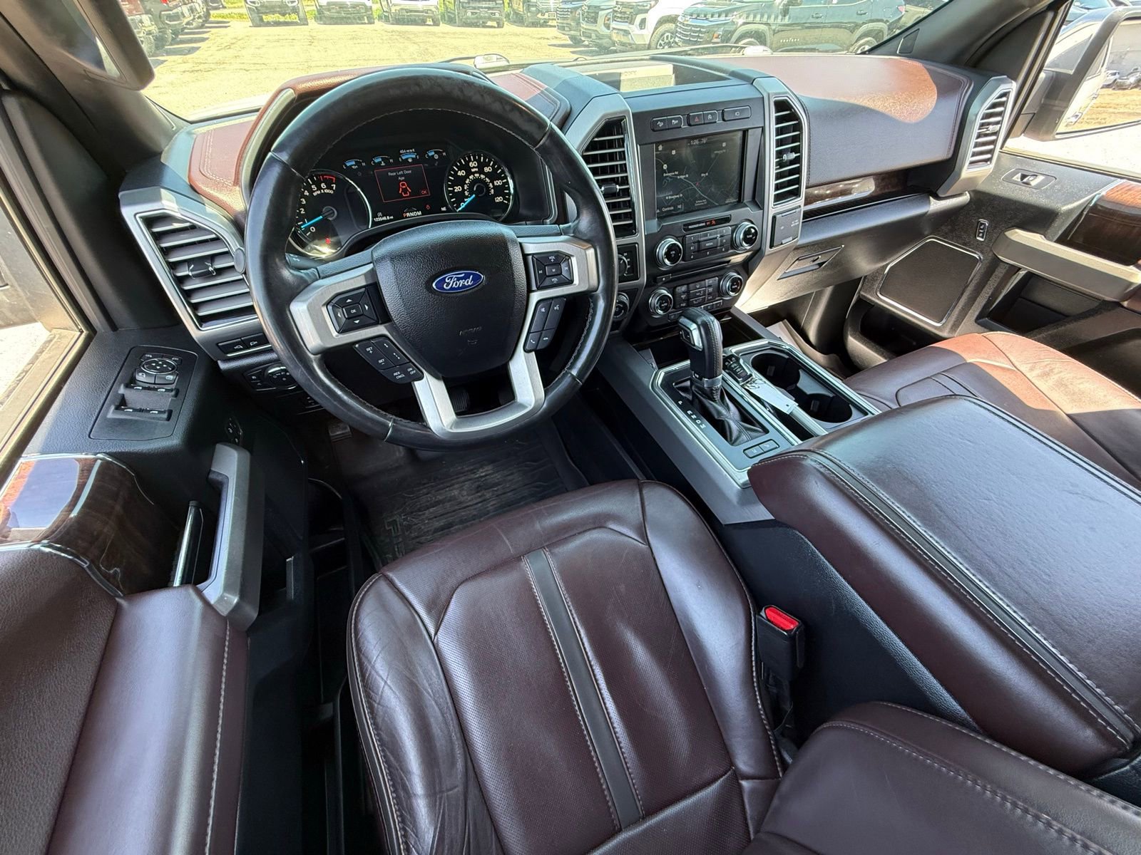 Used 2017 Ford F150 Platinum w/ Equipment Group 701A Luxury AWD/4WD image 13