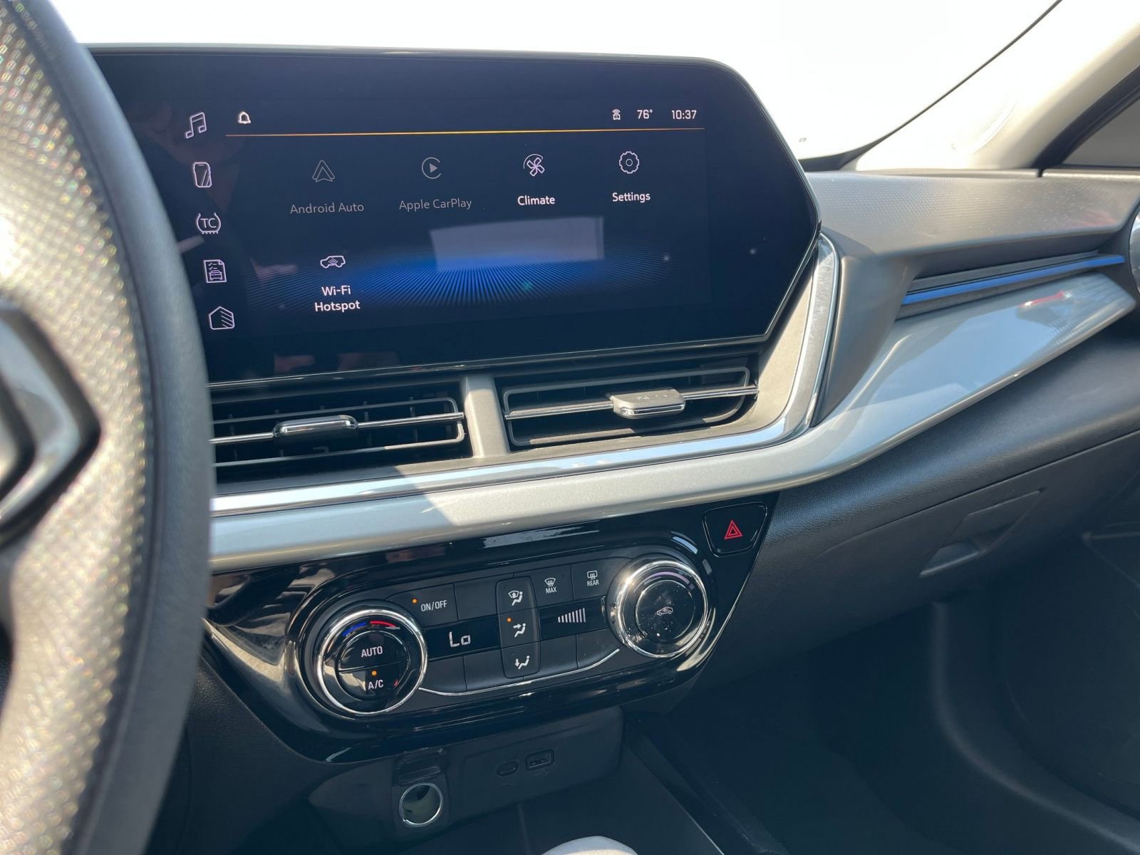 Used 2025 Chevrolet Trax LT FWD image 20