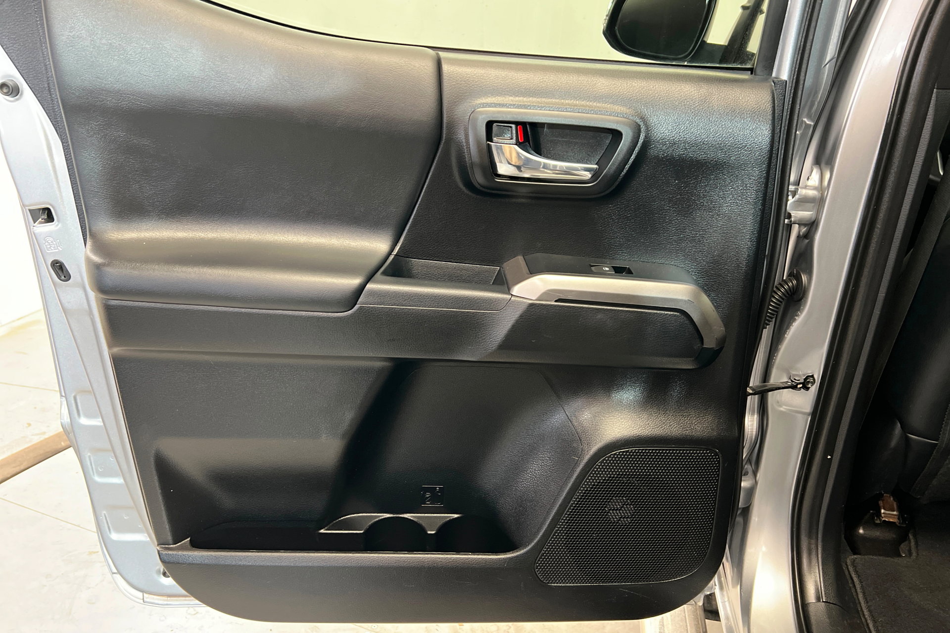 Used 2021 Toyota Tacoma Limited image 23