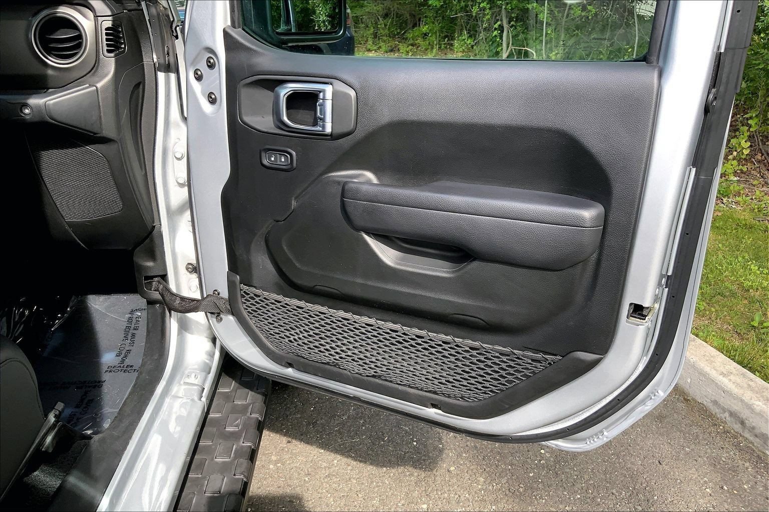 Certified 2023 Jeep Gladiator Sport AWD/4WD image 19