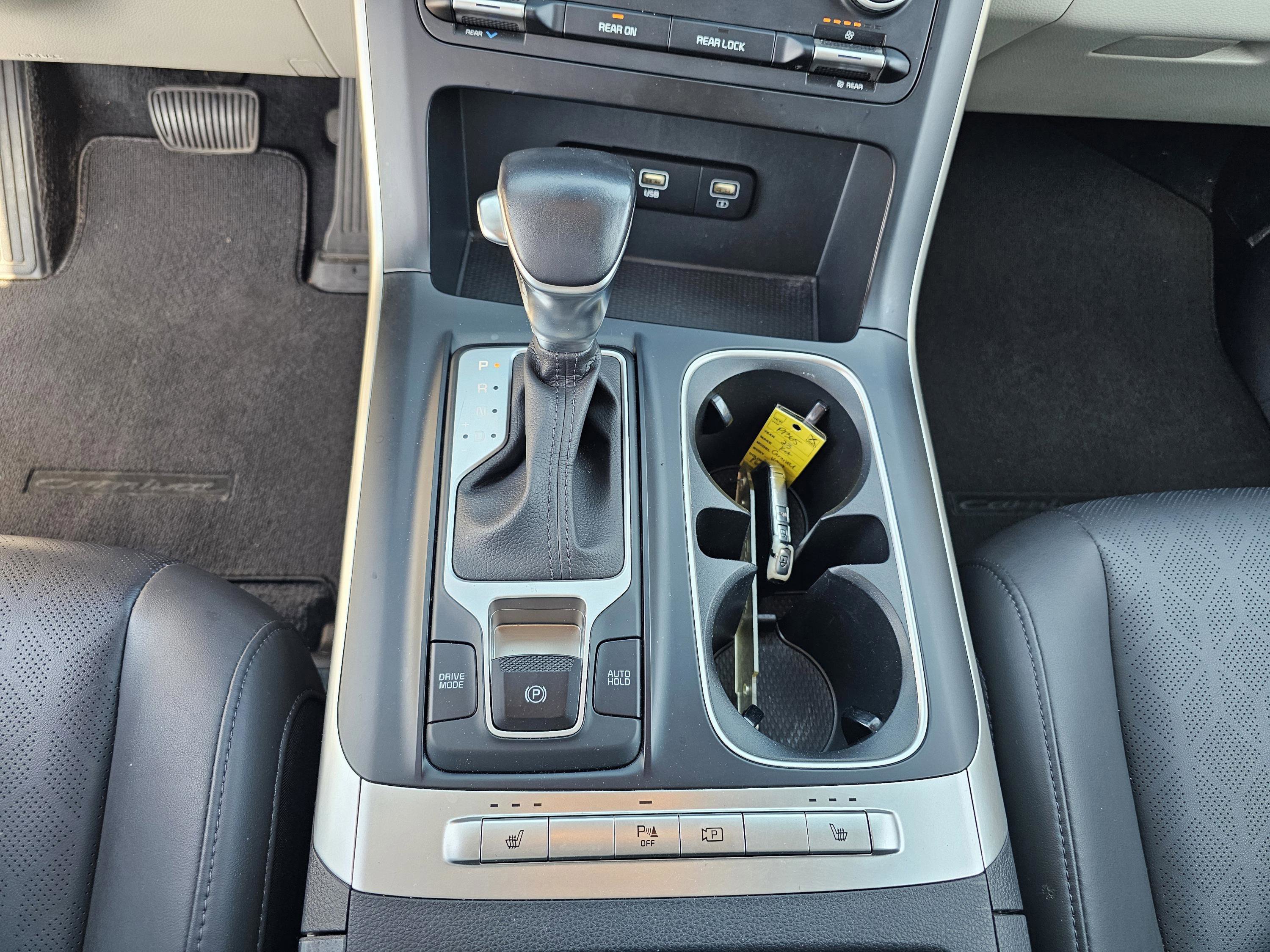 Used 2023 Kia Carnival LX image 25