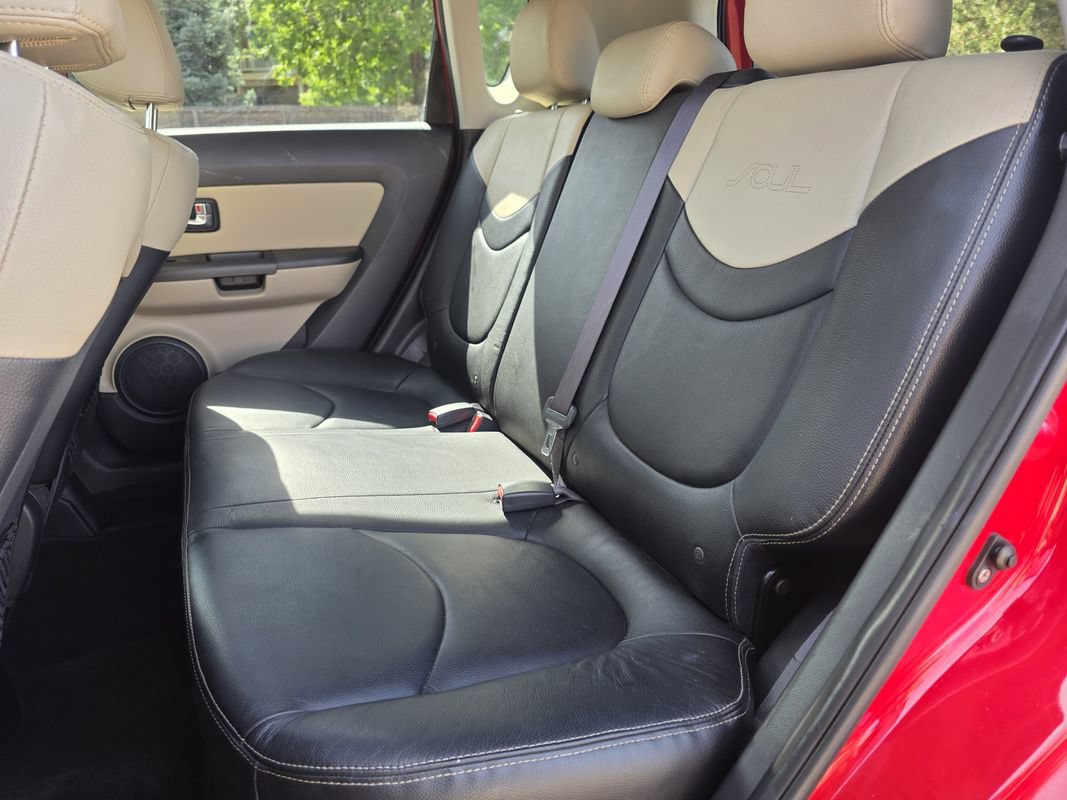 Used 2013 Kia Soul ! w/ Premium Pkg FWD image 16
