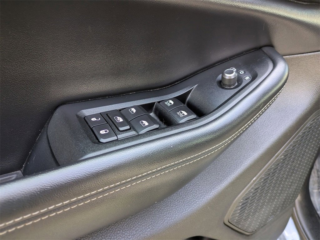 Used 2024 Jeep Grand Cherokee L Laredo image 13