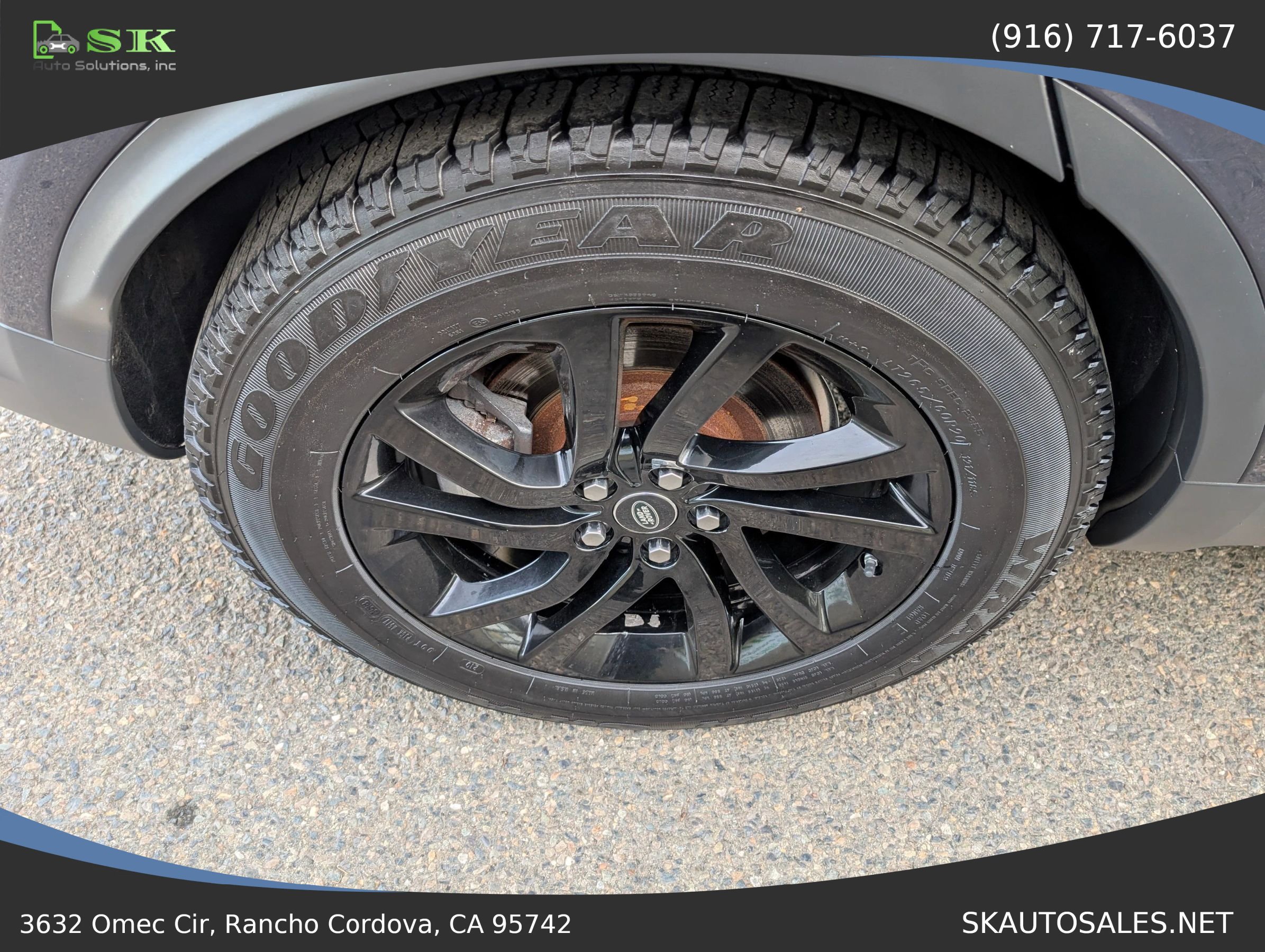 Used 2017 Land Rover Discovery SE image 38