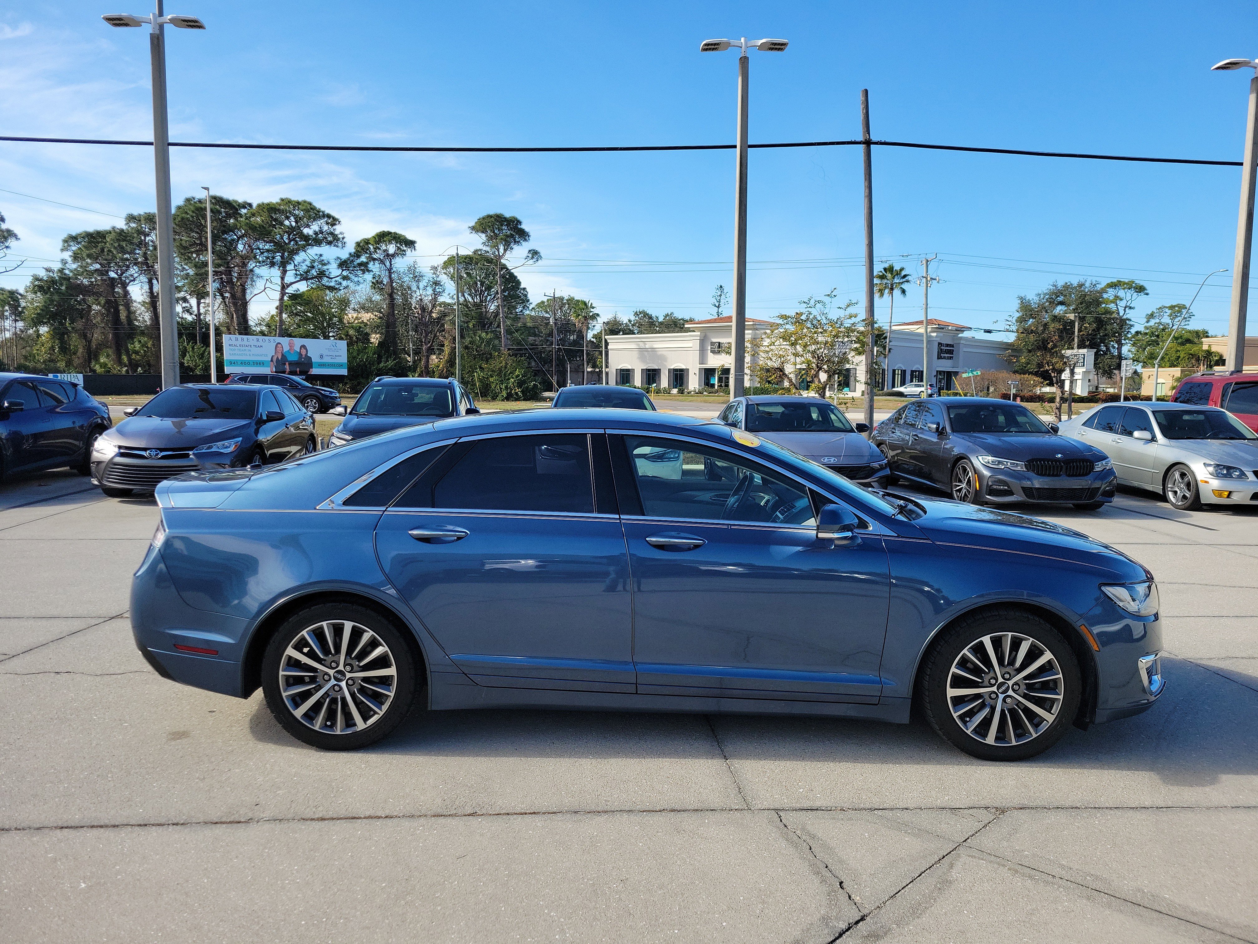 Used 2019 Lincoln MKZ Premiere image 3