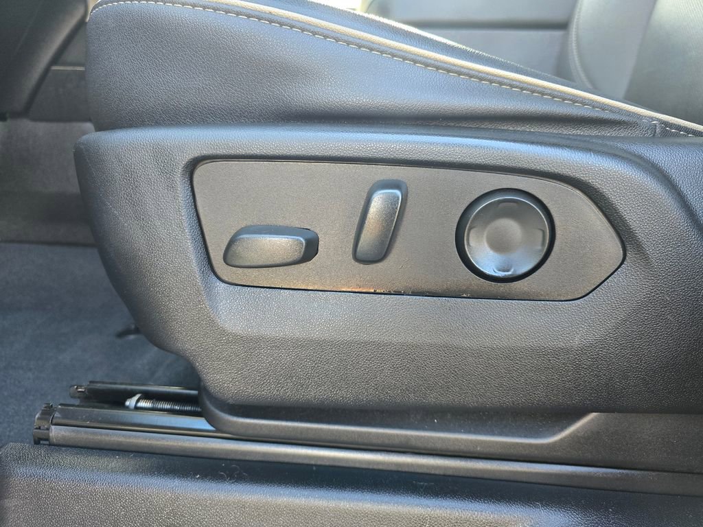 Used 2023 Chevrolet Suburban Premier AWD/4WD image 23