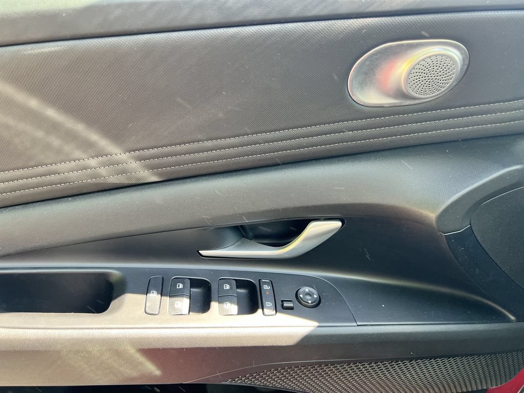 Used 2025 Hyundai Elantra SEL FWD image 14