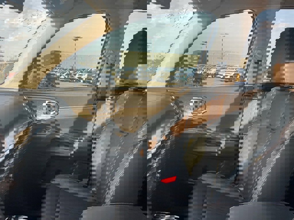 Used 2025 Kia Sorento S image 11