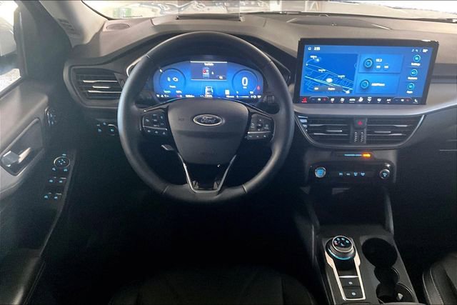 Used 2025 Ford Escape Platinum w/ Premium Technology Package FWD image 5