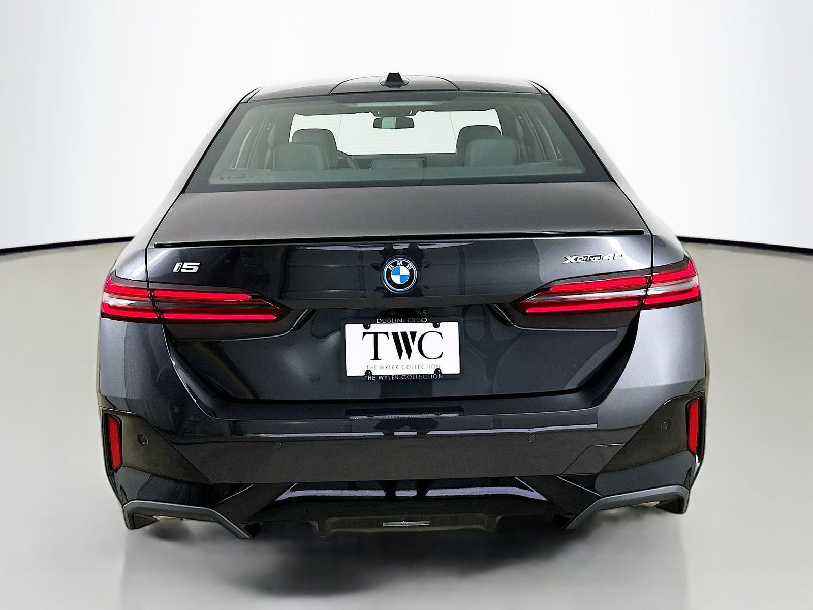 New 2027 BMW i5 xDrive40 w/ M Sport Package AWD/4WD image 6