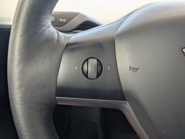 Used 2023 Tesla Model Y Long Range AWD/4WD image 4
