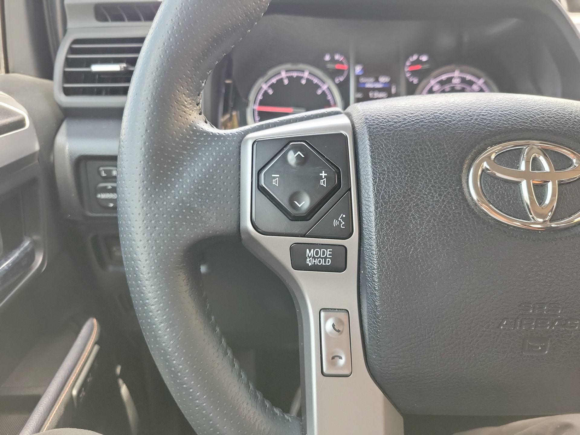 Used 2022 Toyota 4Runner Limited AWD/4WD image 30