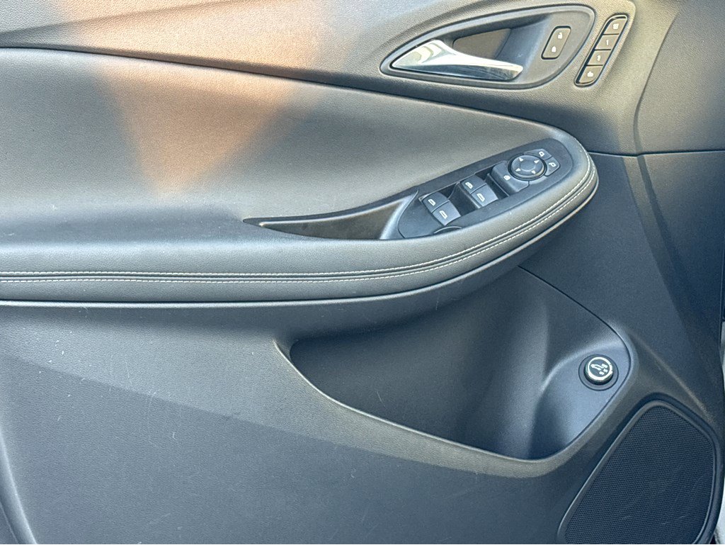 Used 2023 Buick Encore GX Essence w/ Experience Buick Package image 25