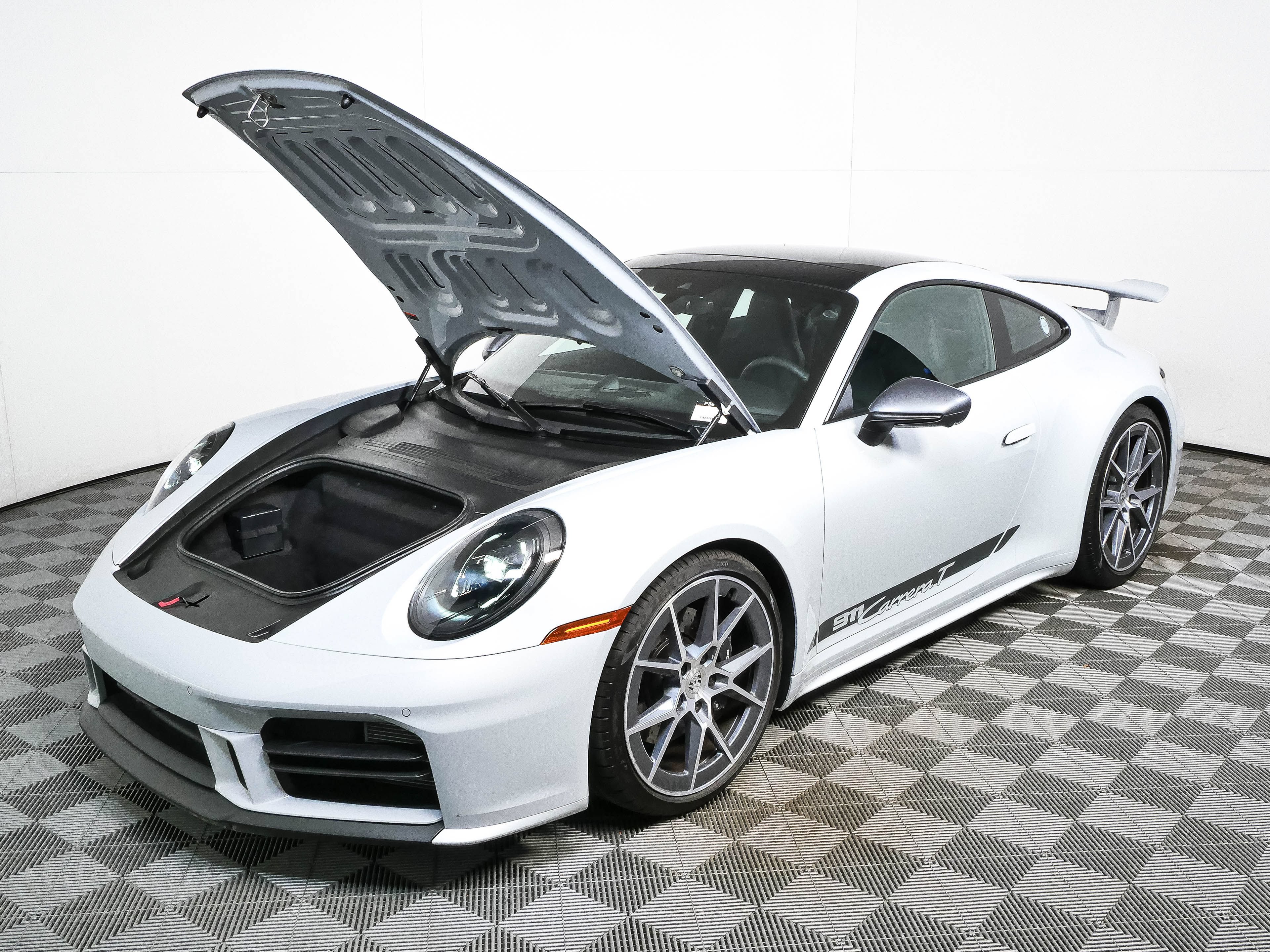 Certified 2025 Porsche 911 Carrera RWD image 32