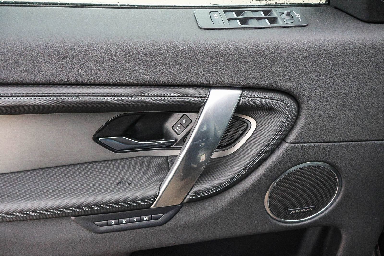 New 2026 Land Rover Discovery Sport Landmark image 31