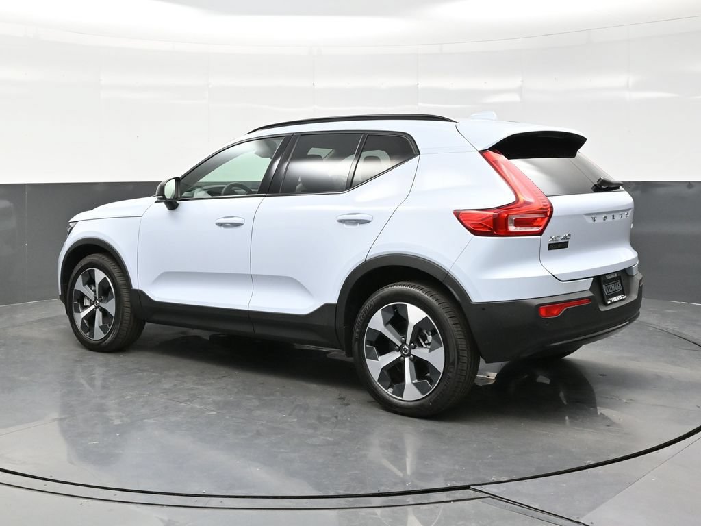 New 2026 Volvo XC40 B5 Plus w/ Climate Package AWD/4WD image 4