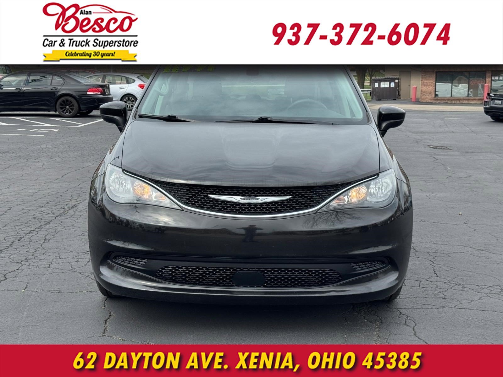 Used 2021 Chrysler Voyager LX image 2