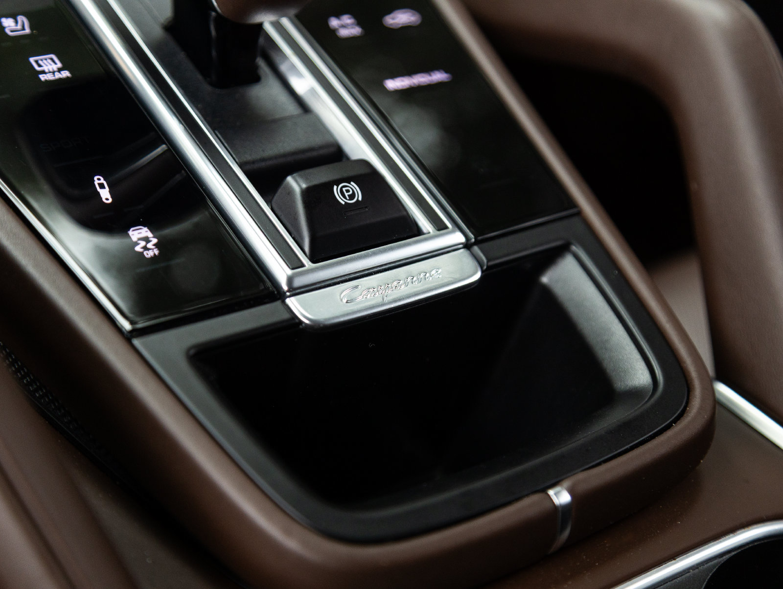 Certified 2020 Porsche Cayenne Turbo S AWD/4WD image 28