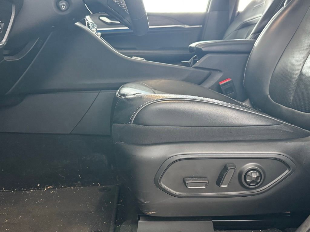 Used 2023 Jeep Grand Cherokee L Overland image 8