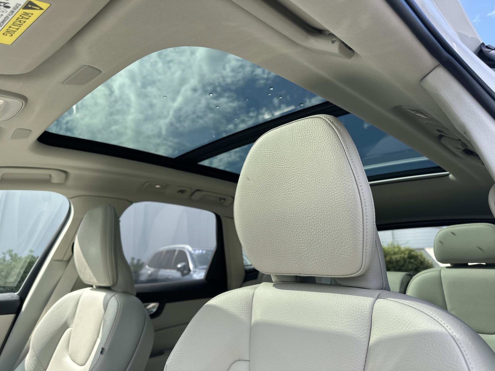 Certified 2025 Volvo XC60 T8 Plus w/ Protection Package Premier image 35