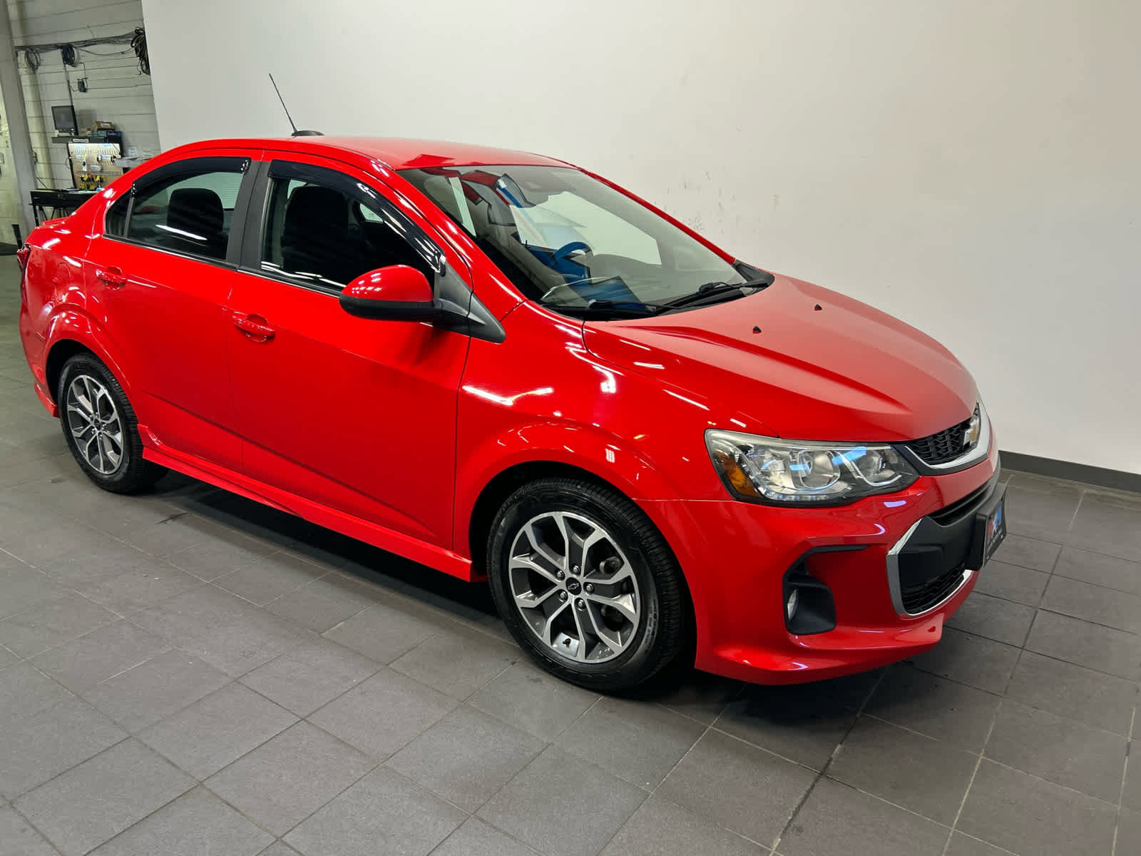 Used 2018 Chevrolet Sonic LT w/ Convenience Package FWD image 2