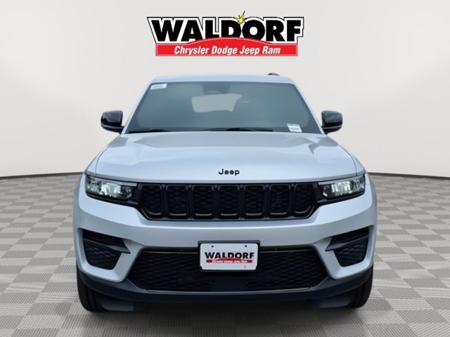 New 2025 Jeep Grand Cherokee Altitude AWD/4WD image 8