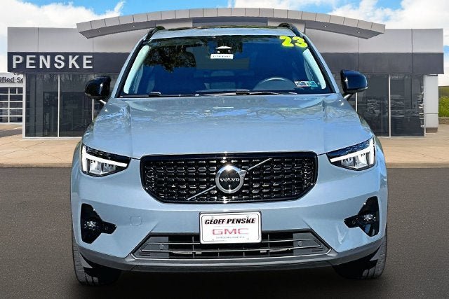 Used 2023 Volvo XC40 B5 Plus w/ Driver Assist Package AWD/4WD image 3