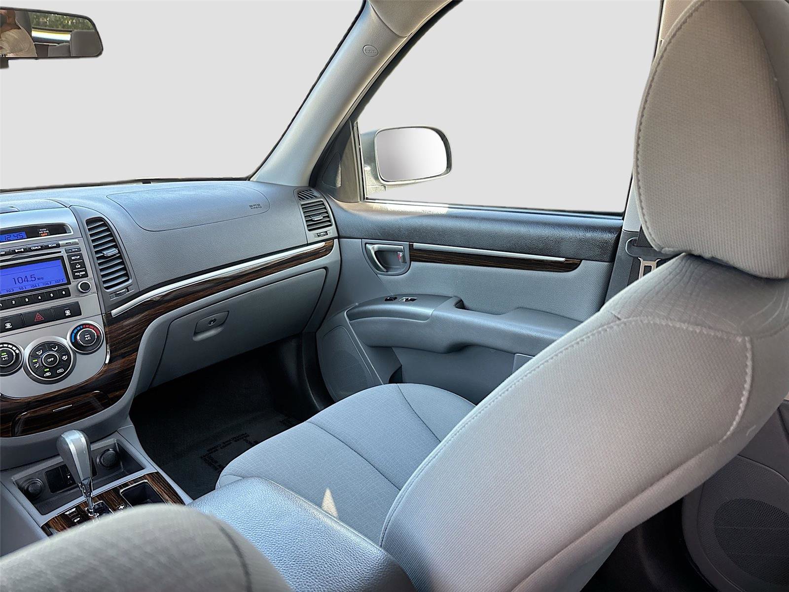 Used 2011 Hyundai Santa Fe GLS image 23