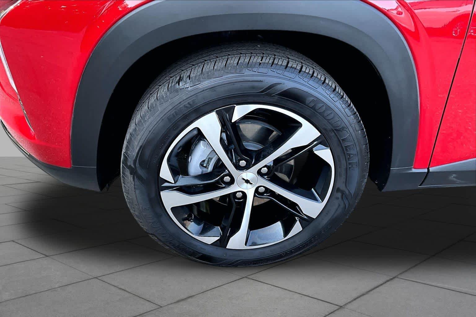 Used 2026 Chevrolet Trax RS FWD image 11