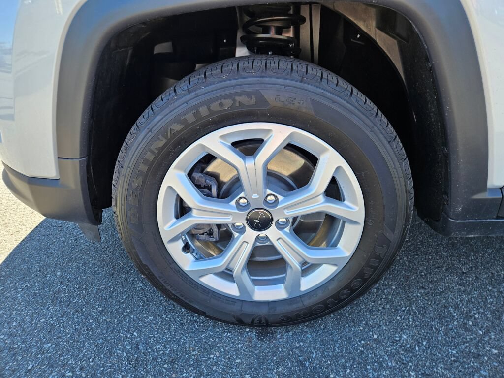 Used 2025 Jeep Compass Sport AWD/4WD image 9