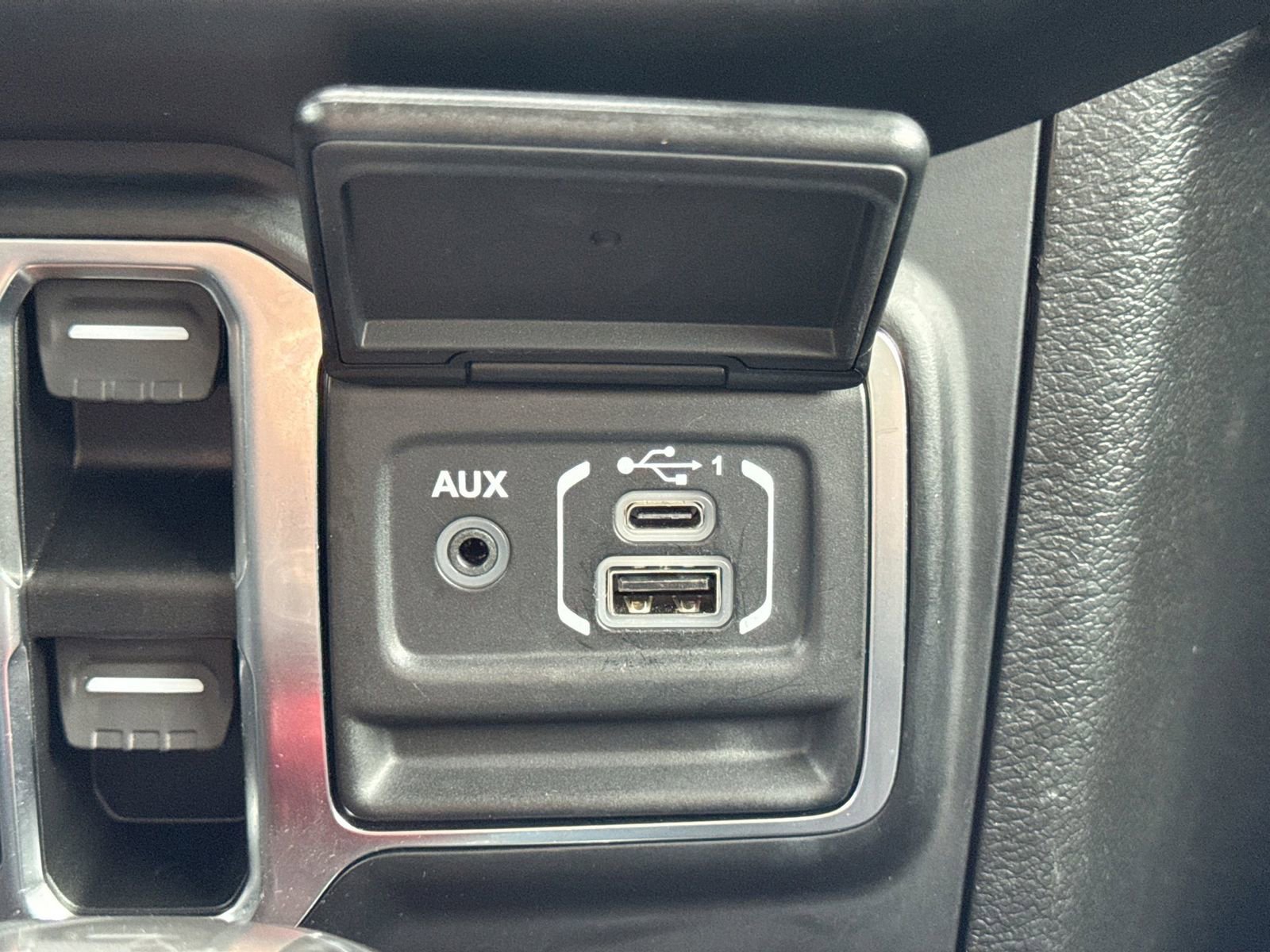 Used 2021 Jeep Wrangler Unlimited Rubicon w/ Uconnect 4C Nav & Sound Group image 34
