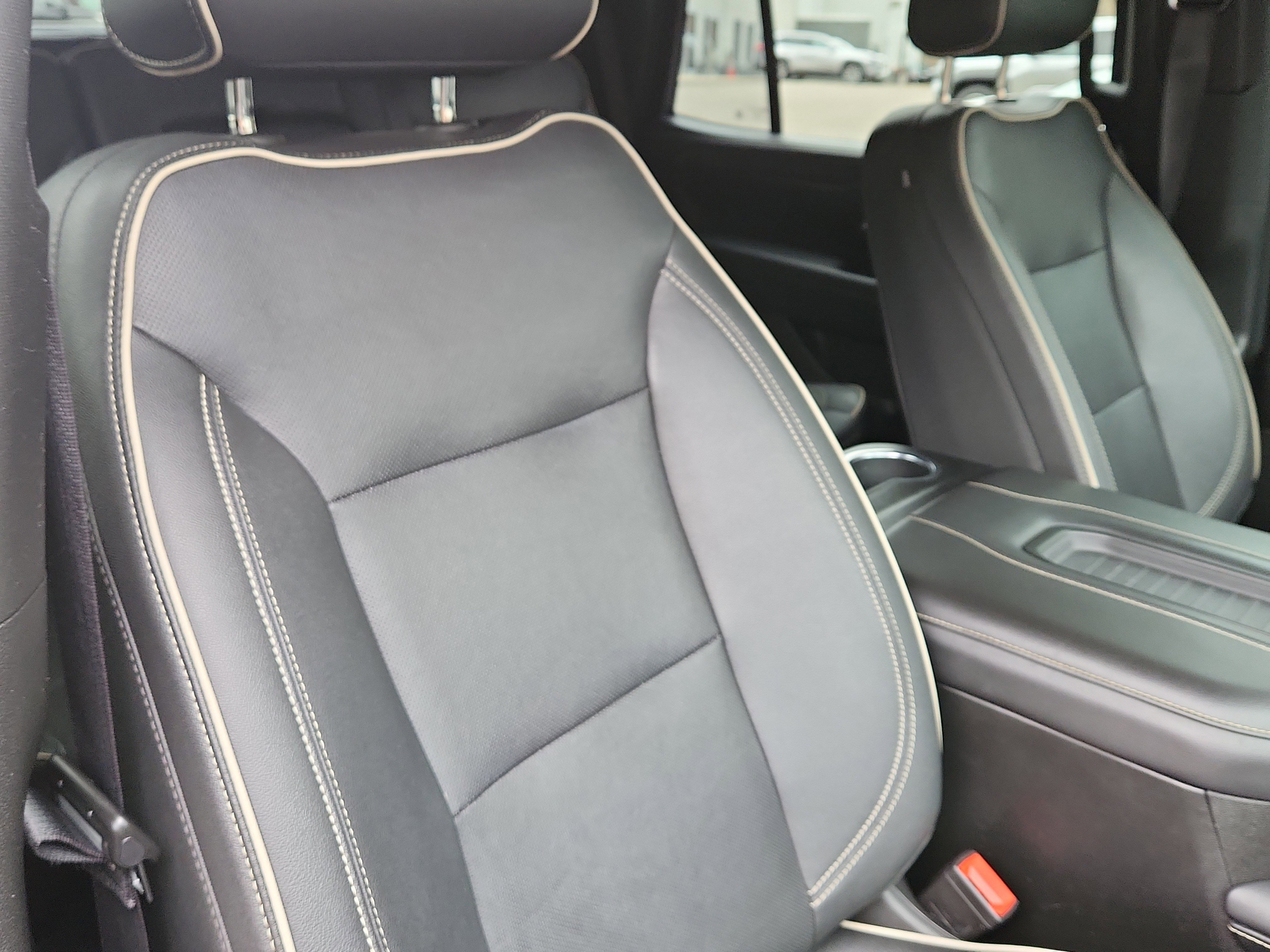 Used 2023 GMC Yukon SLT image 17