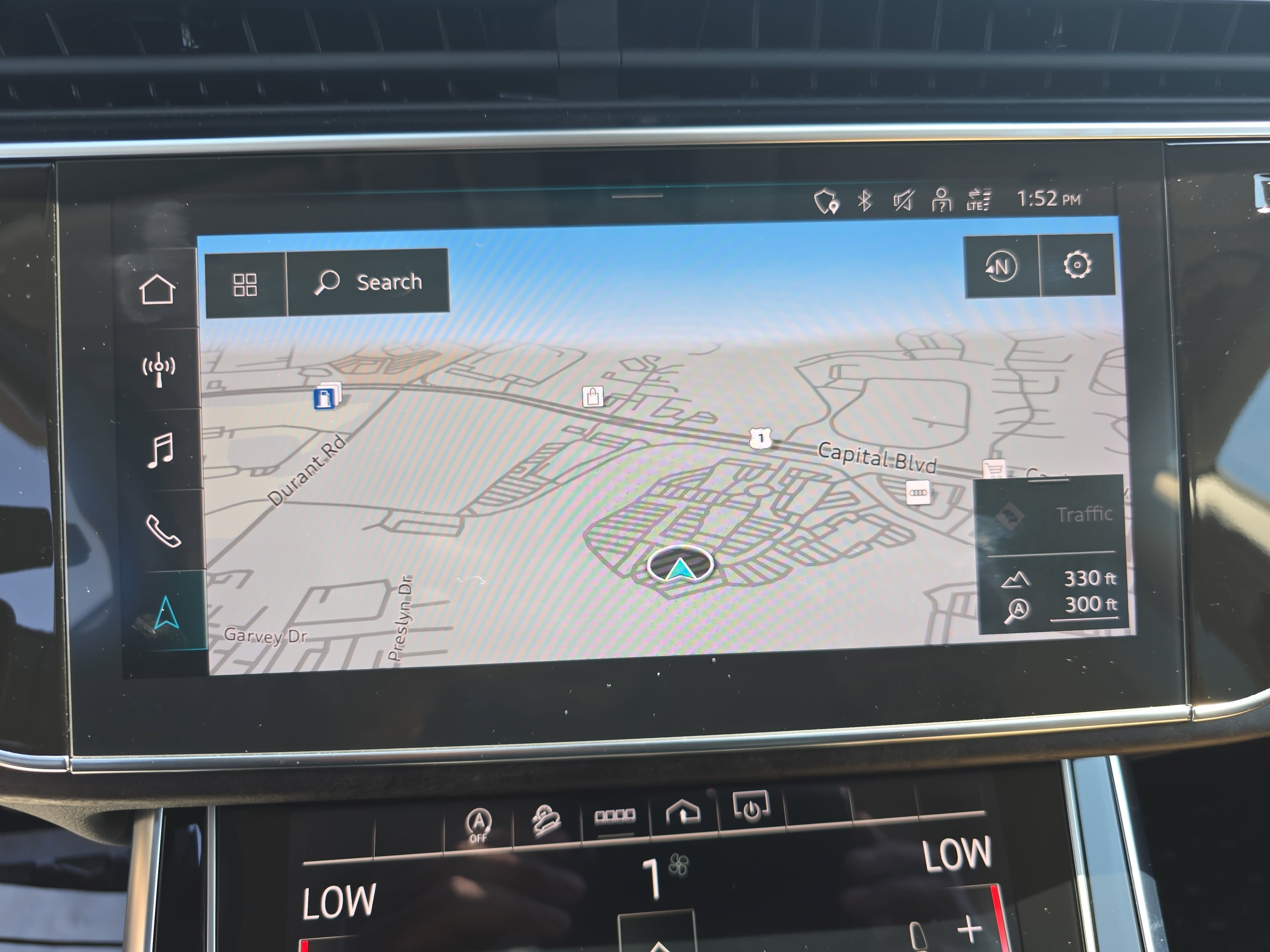 Used 2023 Audi Q8 Premium image 22