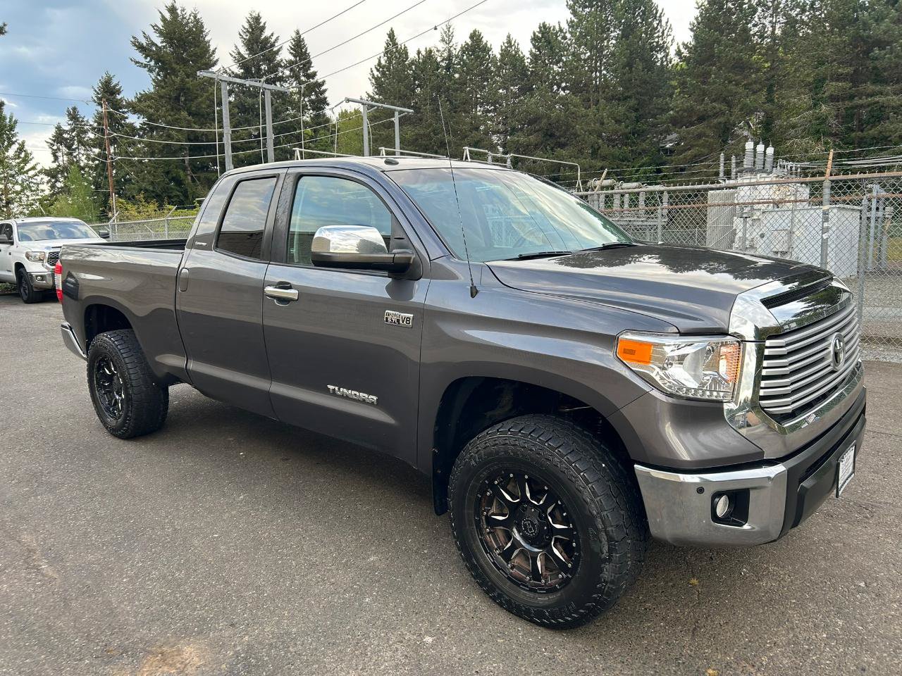 Used 2014 Toyota Tundra Limited w/ Limited Premium Package AWD/4WD image 3