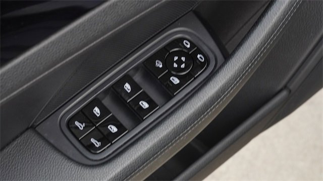 Used 2020 Porsche Panamera 4 image 23