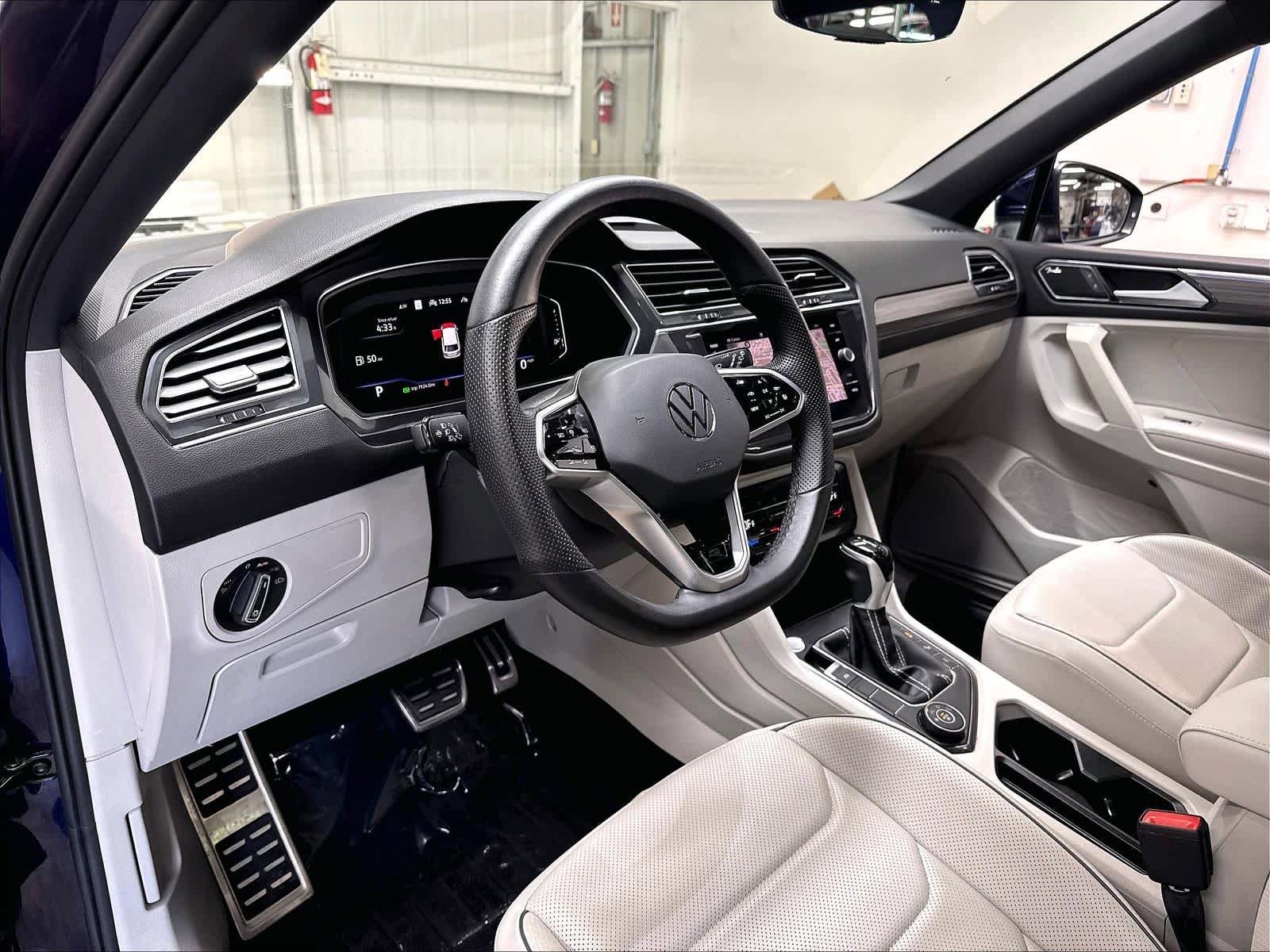 Used 2022 Volkswagen Tiguan SEL Premium R-Line AWD/4WD image 20