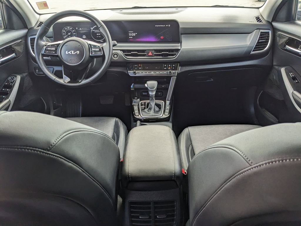 Certified 2025 Kia Seltos EX image 14