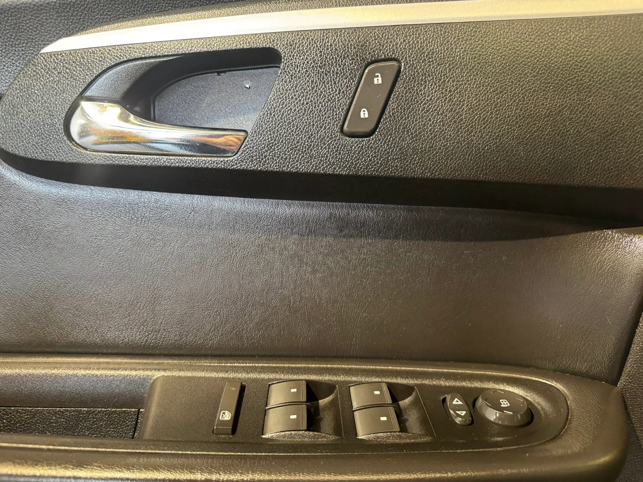 Used 2010 Chevrolet Traverse LT w/ Personal Connectivity Package FWD image 9