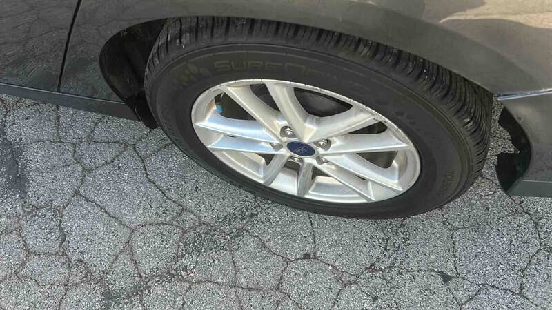 Used 2018 Ford Focus SE FWD image 10