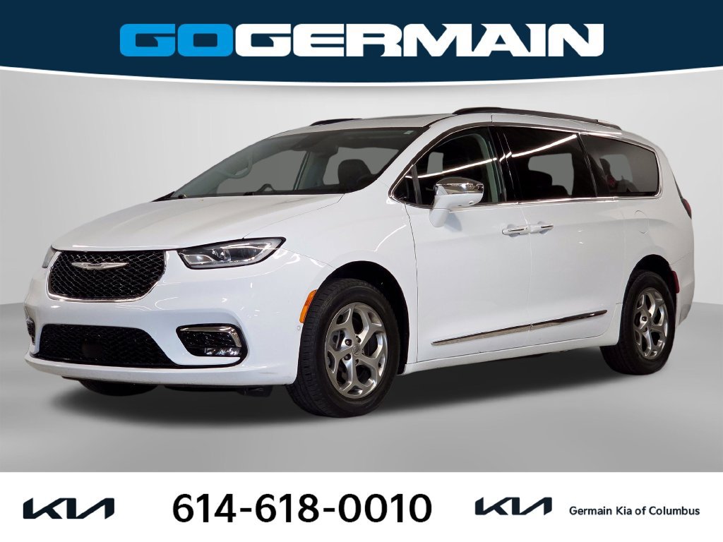 Used 2022 Chrysler Pacifica Limited w/ Uconnect Theater Family Group