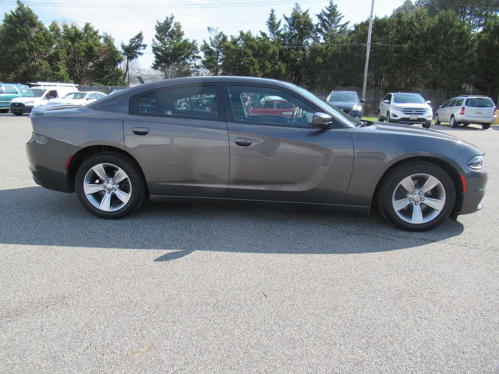 Used 2015 Dodge Charger SE w/ Sport Appearance Group image 4