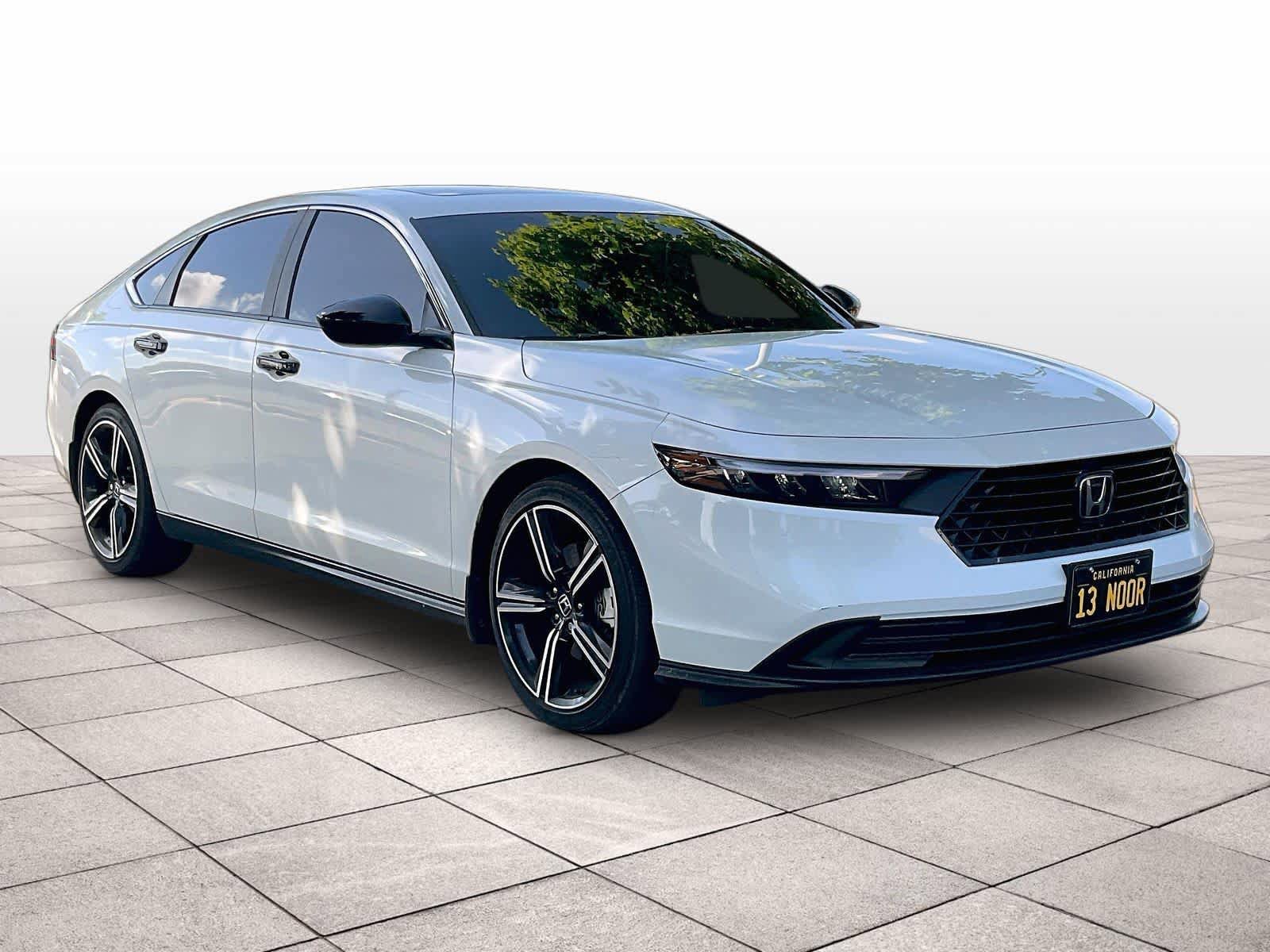 Used 2025 Honda Accord Sport image 2