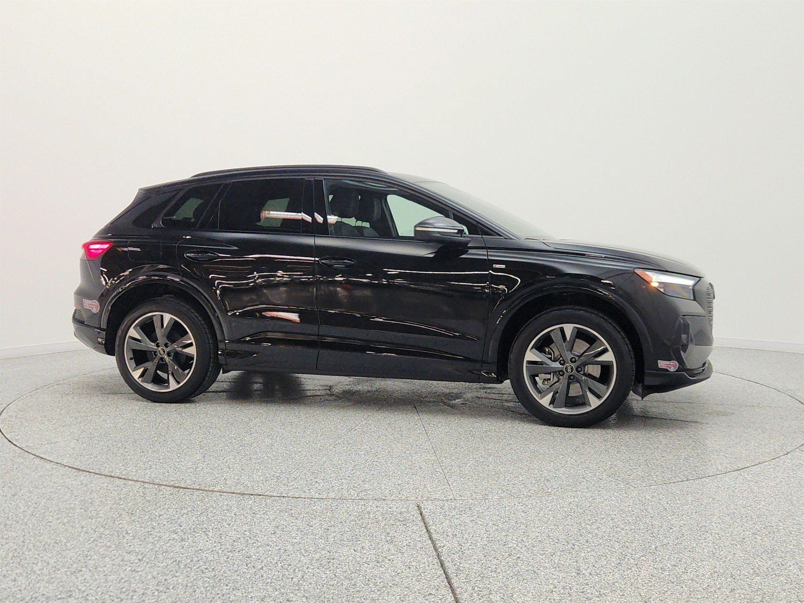 Used 2024 Audi Q4 e-tron Premium Plus AWD/4WD image 4