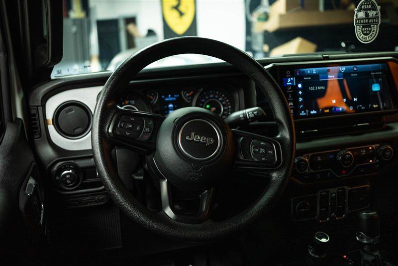Used 2025 Jeep Gladiator Sport image 14