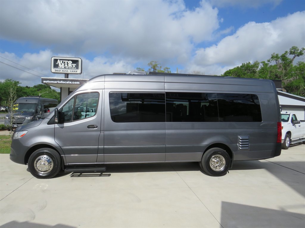 Used 2022 Mercedes-Benz Sprinter 4500 image 9