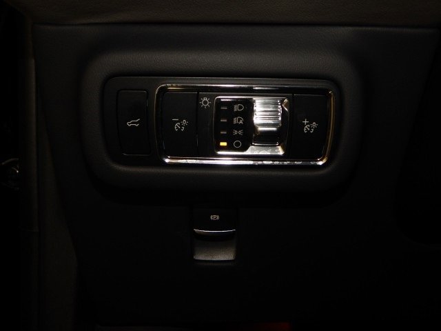 Used 2024 Lincoln Nautilus Premier image 18