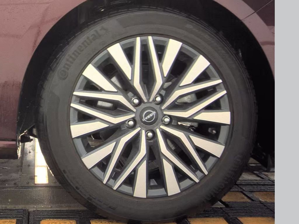 Used 2024 Nissan Altima 2.5 SV image 11