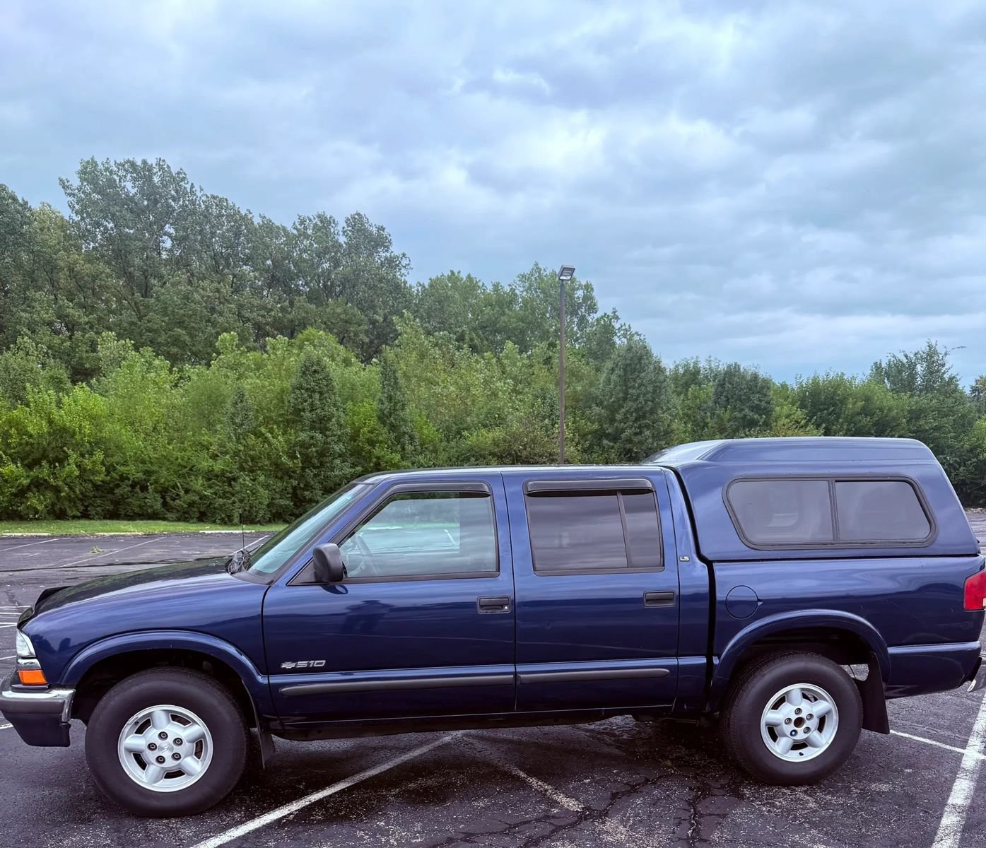 Used 2001 Chevrolet S10 Pickup LS AWD/4WD image 2