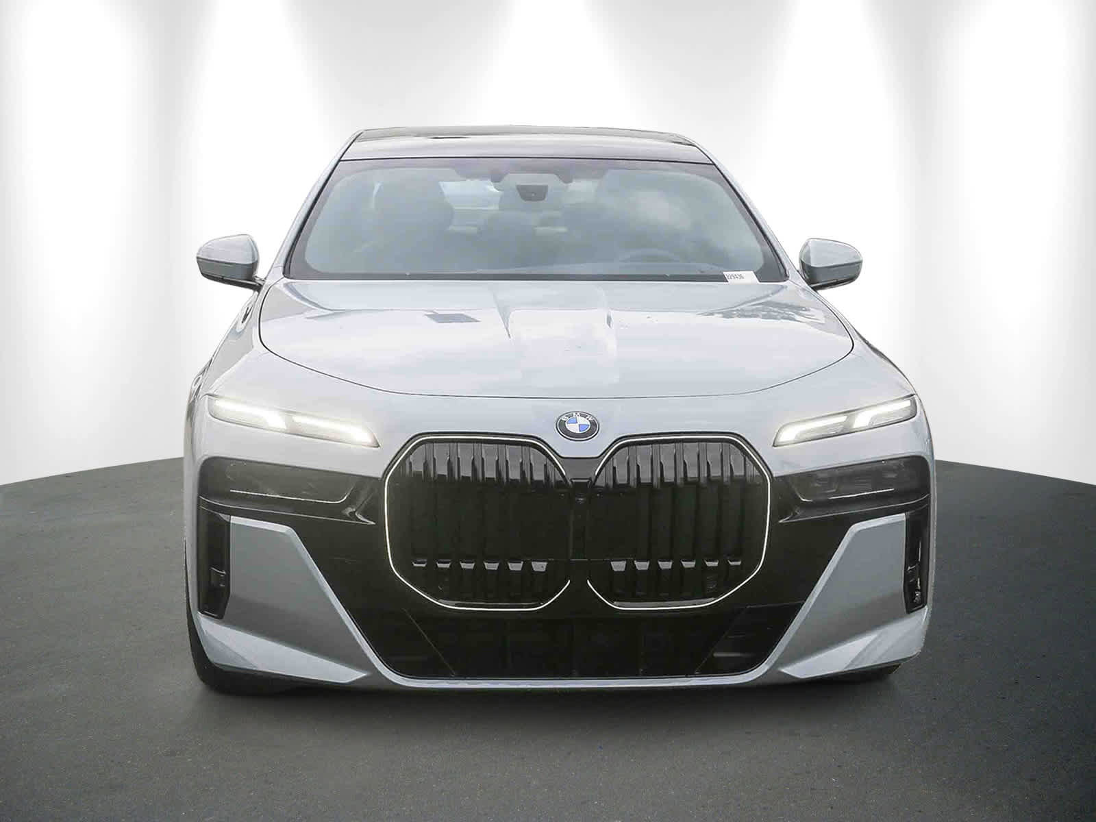 New 2026 BMW 740i image 2